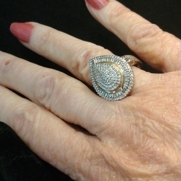 Vintage Sterling Silver and Diamond Ring.....Sz 6 - Picture 4 of 4